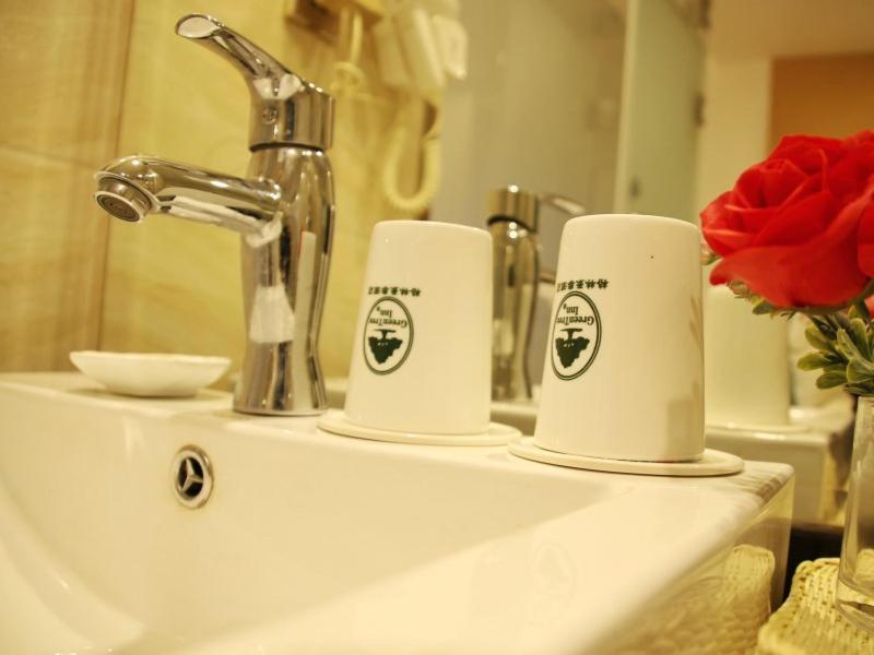 Greentree Inn Zhejiang Ningbo South Railway Station Express Hotel Extérieur photo