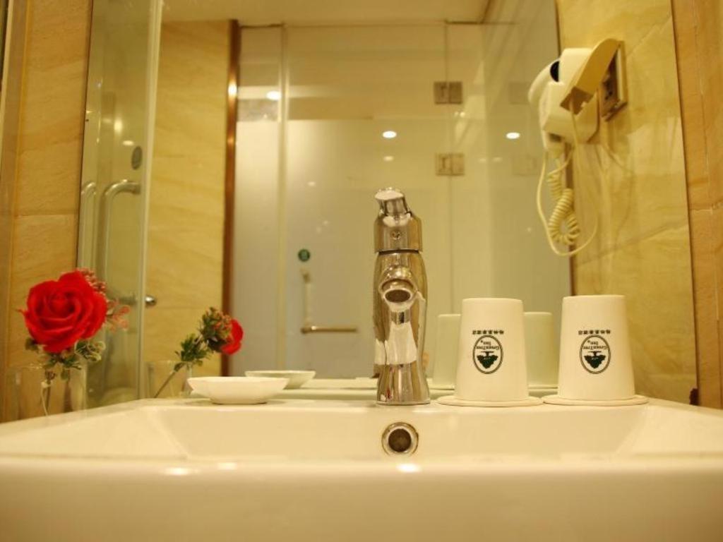 Greentree Inn Zhejiang Ningbo South Railway Station Express Hotel Extérieur photo